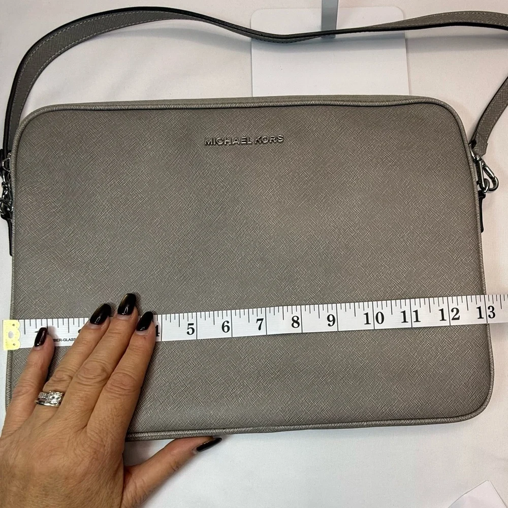 Michael Kors Laptop Bag in Gray EUC Men's or Women’s.